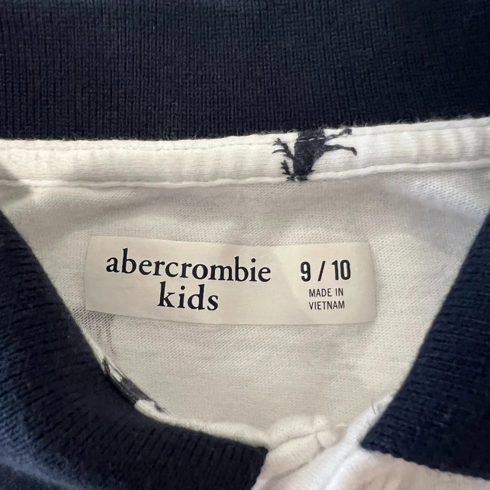 Abercrombie & Fitch White Polo with Black Collar and Moose Print 9-10y